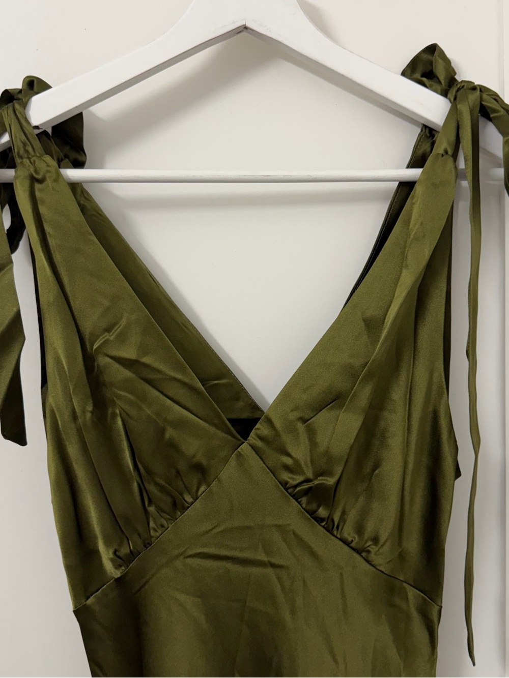 Reformation Pernille Dress in Moss Garden - Picture 4 of 8